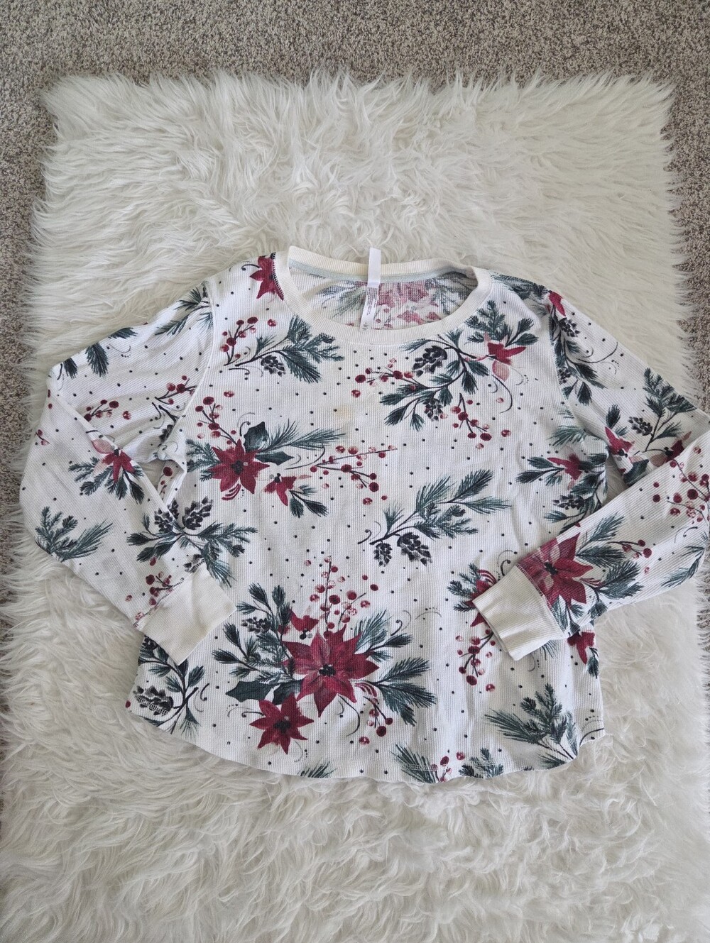 Women's Matching Top & Bottom Mistletoe Holiday Pajama Set - Picture 8 of 11